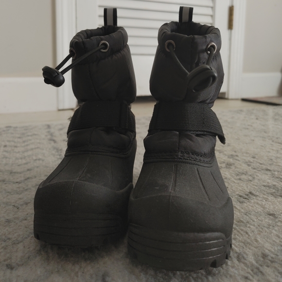 Kids Size 9 Snowboots - Picture 2 of 3